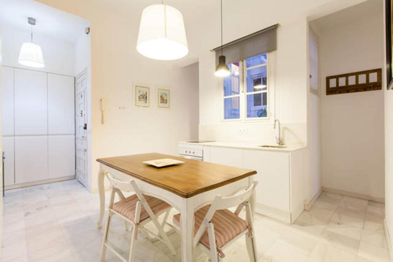 Apartamentos Rg Arenal 세비야 객실 사진